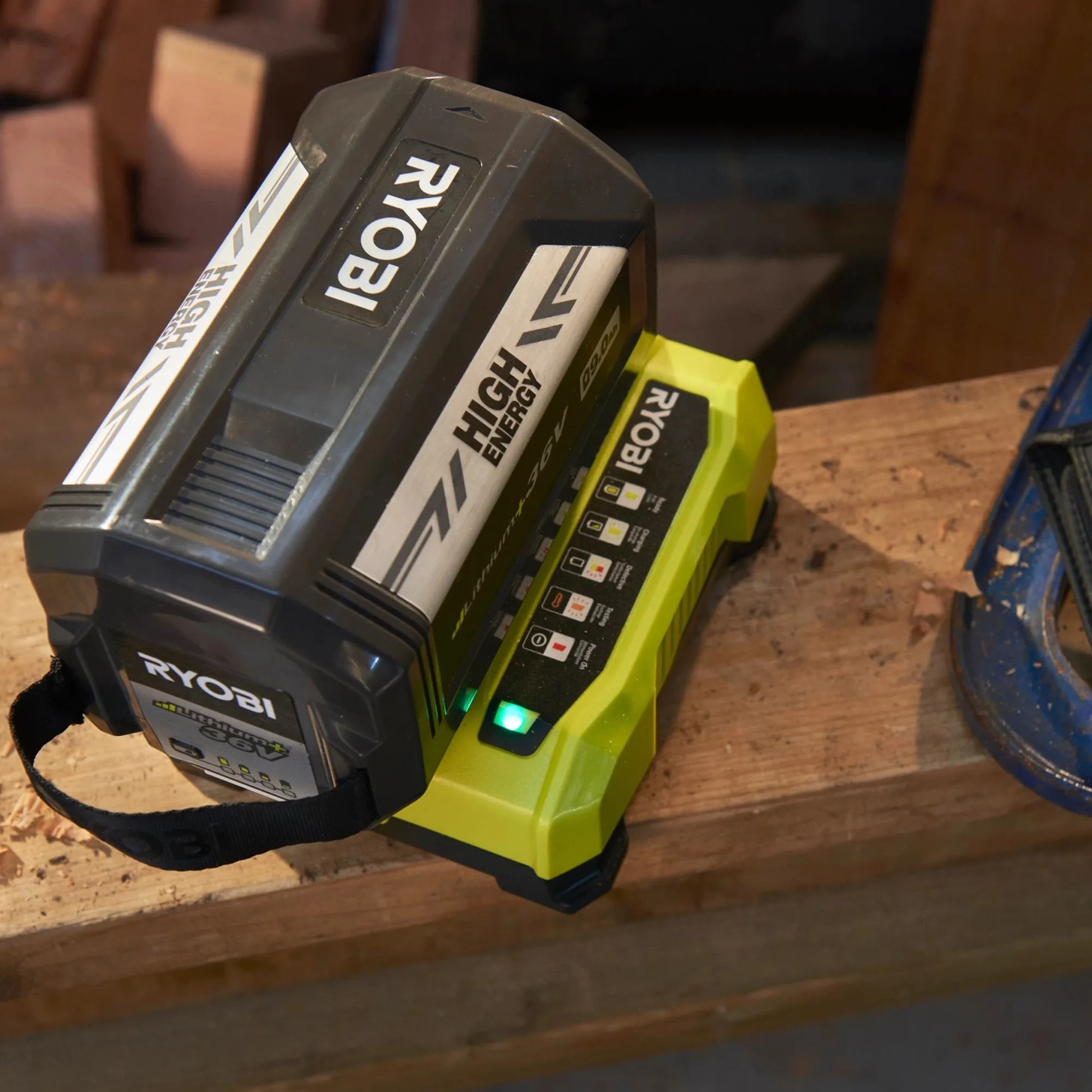 Chargeur de batterie Ryobi RY36C60A 36V